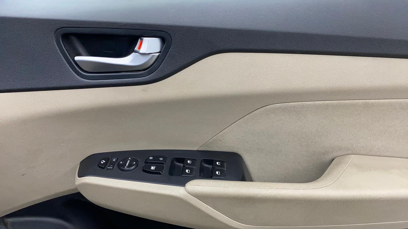 2019 Hyundai Verna 1.6 VTVT SX, Petrol, Manual, 52,664 km, Driver Side Door Panels Control