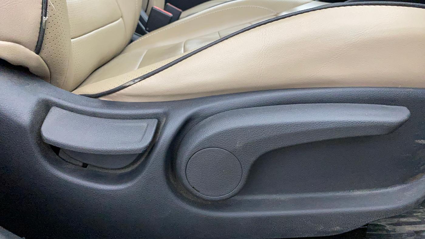 2019 Hyundai Verna 1.6 VTVT SX, Petrol, Manual, 52,664 km, Driver Side Adjustment Panel