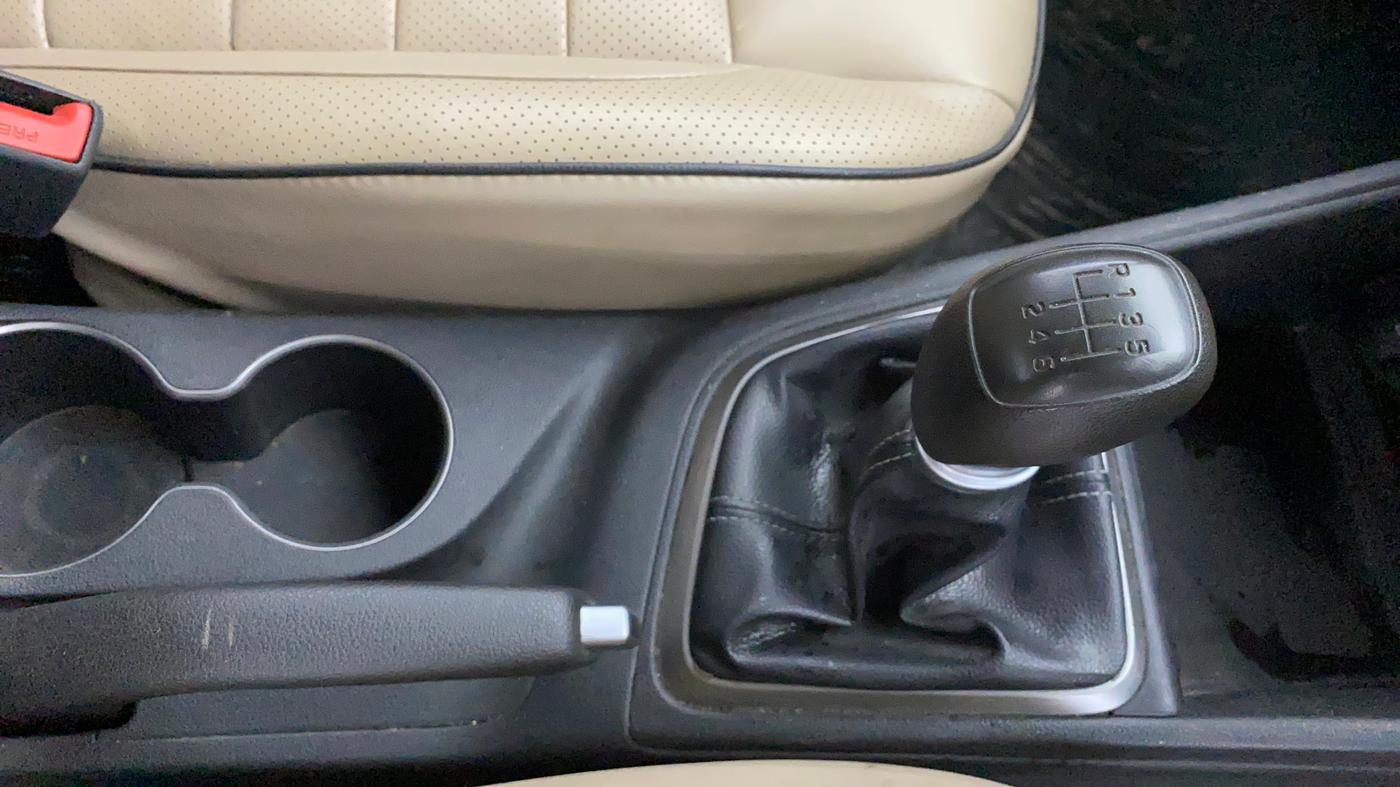 2019 Hyundai Verna 1.6 VTVT SX, Petrol, Manual, 52,664 km, Gear Lever