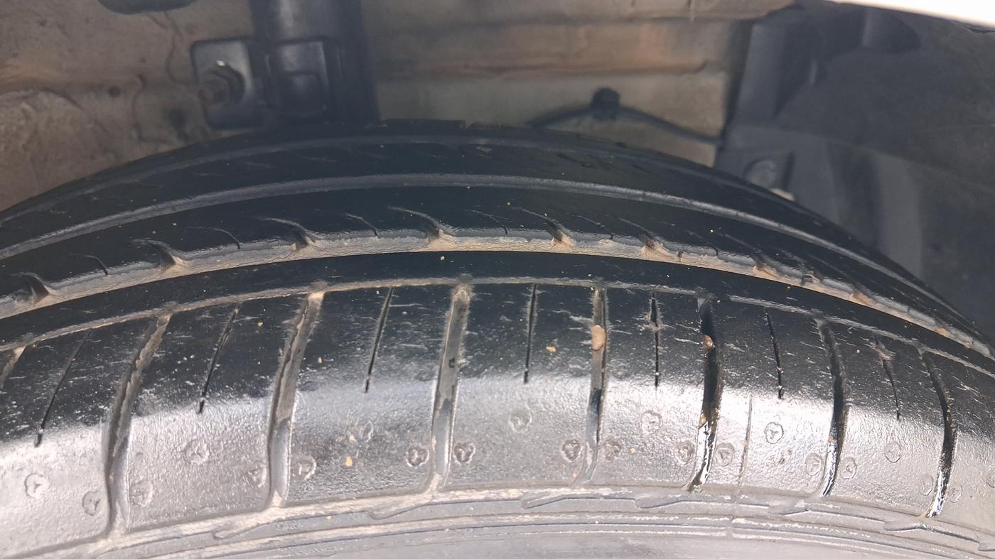 2016 Maruti Swift Dzire ZDI AMT, Diesel, Automatic, 49,470 km, Right Front Tyre Tread