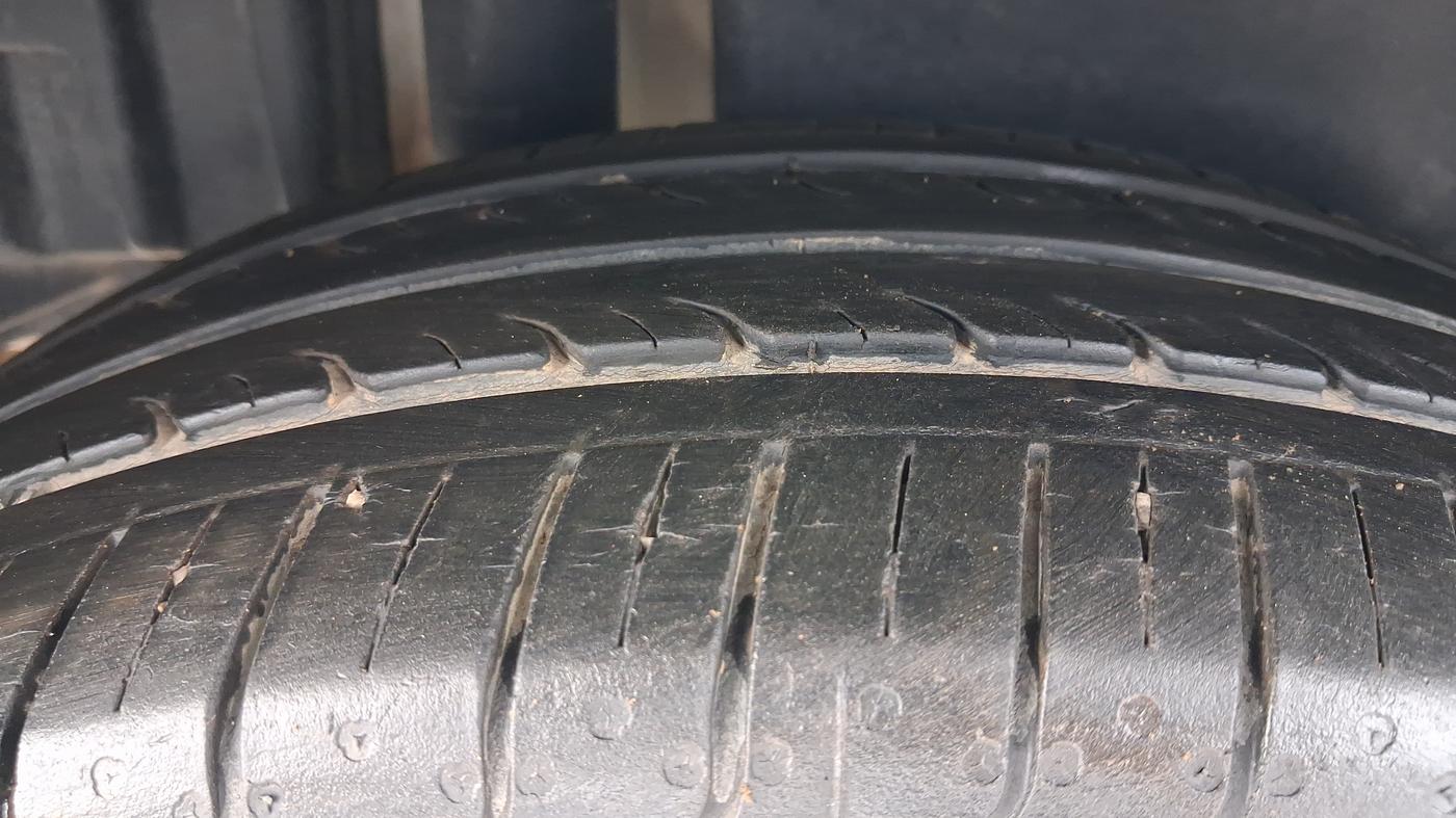 2016 Maruti Swift Dzire ZDI AMT, Diesel, Automatic, 49,470 km, Right Rear Tyre Tread
