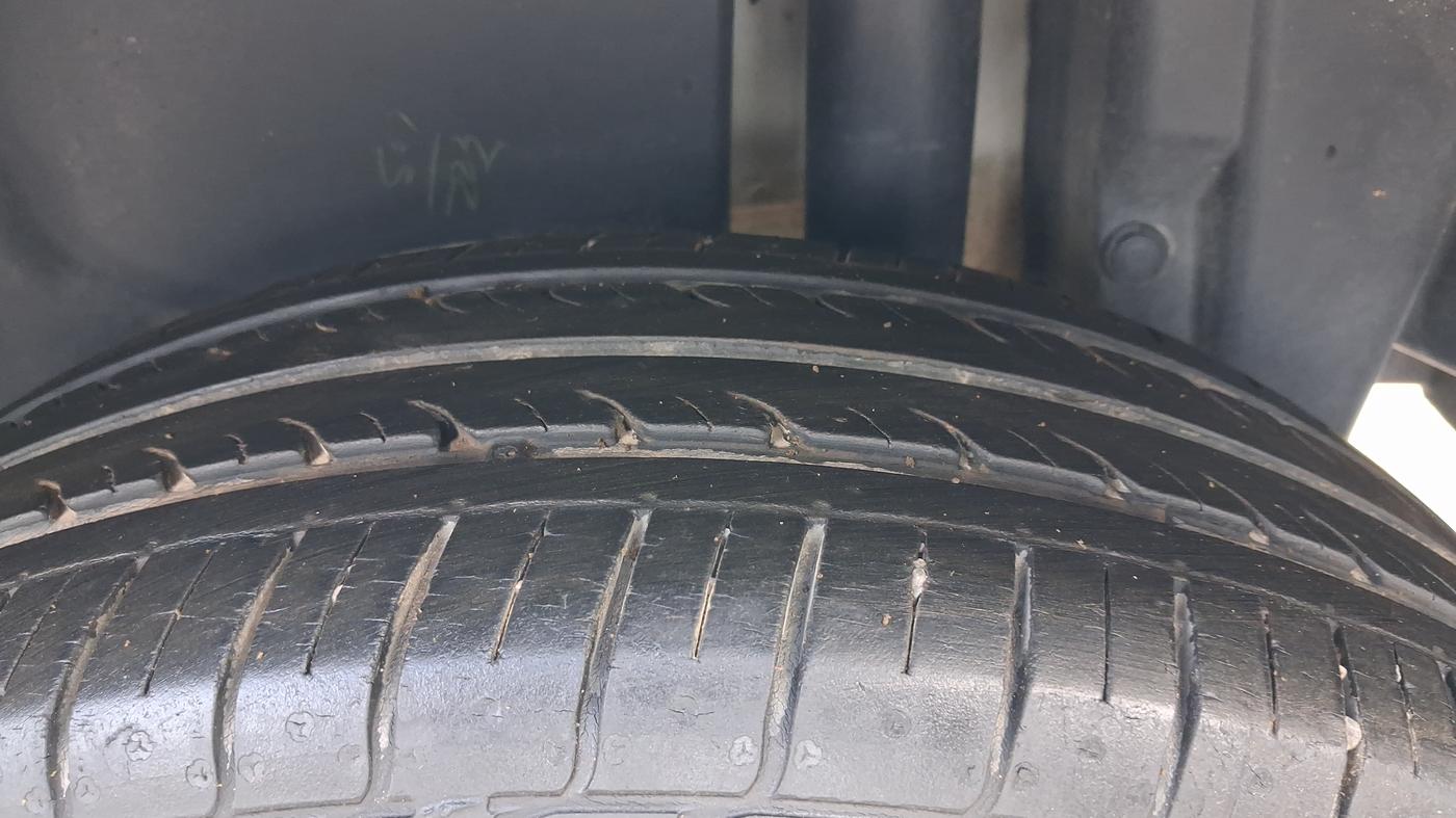 2016 Maruti Swift Dzire ZDI AMT, Diesel, Automatic, 49,470 km, Left Rear Tyre Tread