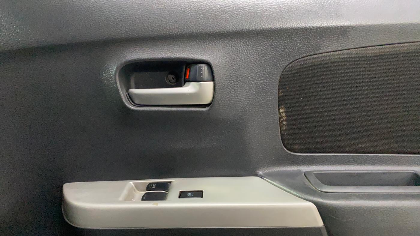 2012 Maruti Wagon R 1.0 LXI, Petrol, Manual, 84,139 km, Driver Side Door Panels Control