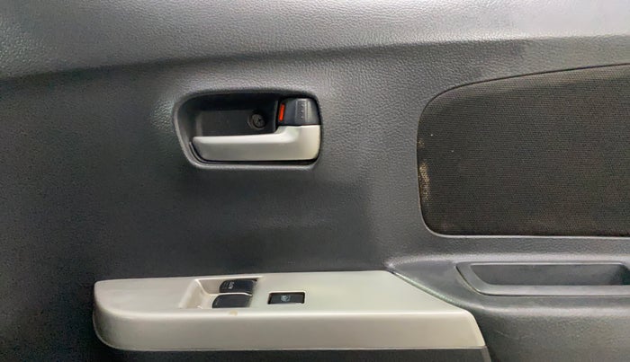 2012 Maruti Wagon R 1.0 LXI, Petrol, Manual, 84,139 km, Driver Side Door Panels Control