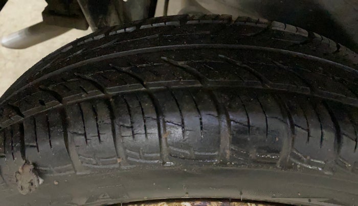 2012 Maruti Wagon R 1.0 LXI, Petrol, Manual, 84,139 km, Right Rear Tyre Tread
