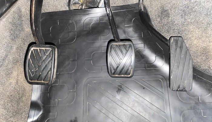 2012 Maruti Wagon R 1.0 LXI, Petrol, Manual, 84,139 km, Pedals