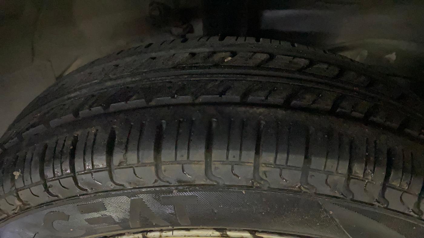 2012 Maruti Wagon R 1.0 LXI, Petrol, Manual, 84,139 km, Right Front Tyre Tread