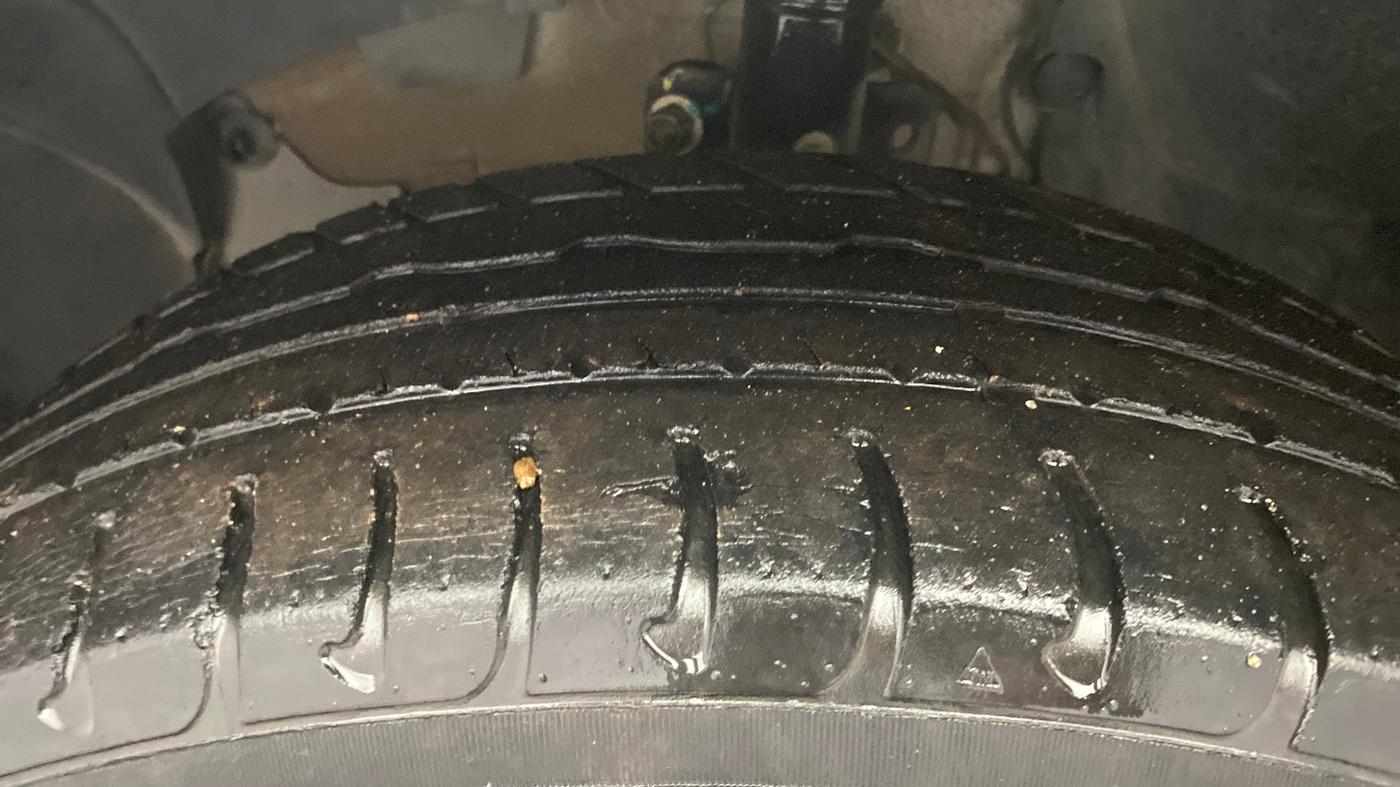 2018 Nissan Terrano XL (P), Petrol, Manual, 33,495 km, Left Front Tyre Tread