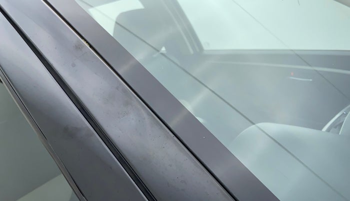 2017 Maruti Swift VXI O, Petrol, Manual, 1,02,887 km, Right A pillar - Slightly dented