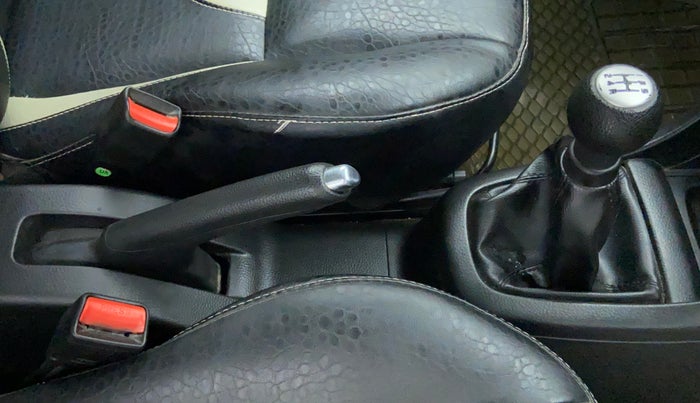 2017 Maruti Swift VXI O, Petrol, Manual, 1,02,887 km, Gear Lever