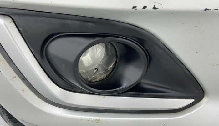 2017 Maruti Swift VXI O, Petrol, Manual, 1,02,887 km, Right fog light - Not working