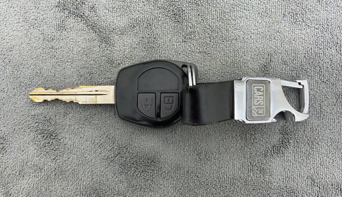 2017 Maruti Swift VXI O, Petrol, Manual, 1,02,887 km, Key Close Up