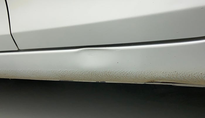 2017 Maruti Swift VXI O, Petrol, Manual, 1,02,887 km, Left running board - Slightly dented