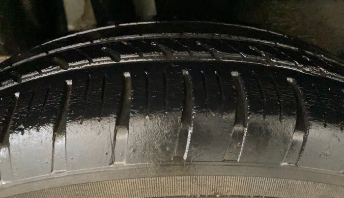 2021 Maruti Swift VXI AMT, Petrol, Automatic, 14,413 km, Right Rear Tyre Tread