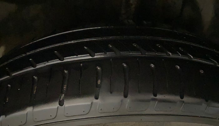 2021 Maruti Swift VXI AMT, Petrol, Automatic, 14,413 km, Left Rear Tyre Tread