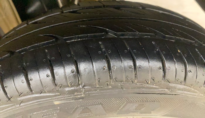 2014 Maruti Alto 800 LXI, Petrol, Manual, 1,40,596 km, Left Rear Tyre Tread