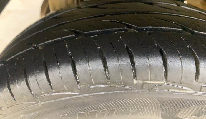 2014 Maruti Alto 800 LXI, Petrol, Manual, 1,40,596 km, Right Rear Tyre Tread