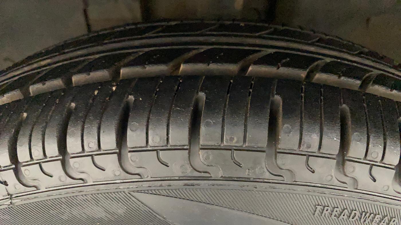 2019 Renault Kwid RXL, Petrol, Manual, 64,774 km, Left Front Tyre Tread