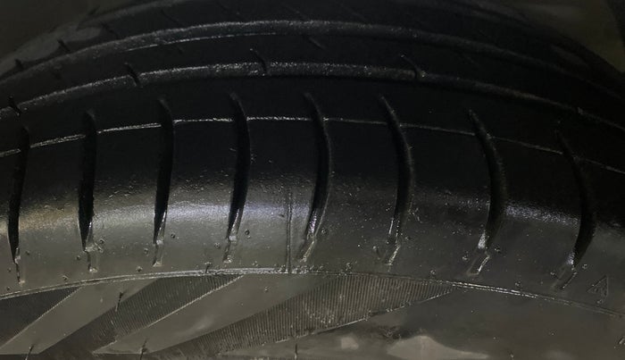 2019 Maruti Dzire ZXI PLUS AMT, Petrol, Automatic, 28,047 km, Right Front Tyre Tread