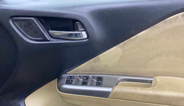 2016 Honda City 1.5L I-VTEC V MT, Petrol, Manual, 1,17,288 km, Driver Side Door Panels Control