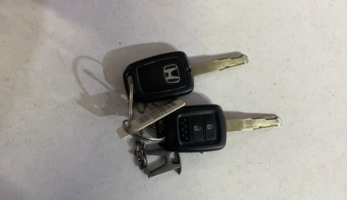 2016 Honda City 1.5L I-VTEC V MT, Petrol, Manual, 1,17,288 km, Key Close Up