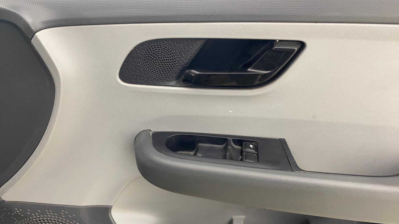 2020 Tata ALTROZ XE PETROL, Petrol, Manual, 37,940 km, Driver Side Door Panels Control