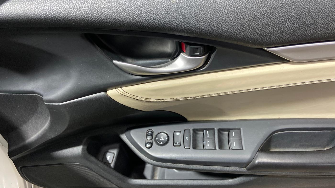 2019 Honda Civic 1.8L I-VTEC V CVT, Petrol, Automatic, 1,09,337 km, Driver Side Door Panels Control