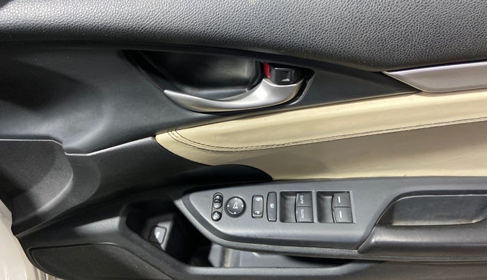 2019 Honda Civic 1.8L I-VTEC V CVT, Petrol, Automatic, 1,09,337 km, Driver Side Door Panels Control