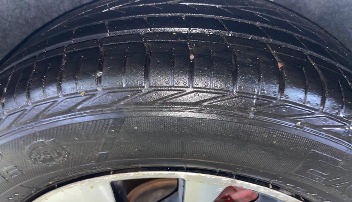 2019 Honda Civic 1.8L I-VTEC V CVT, Petrol, Automatic, 1,09,337 km, Left Rear Tyre Tread