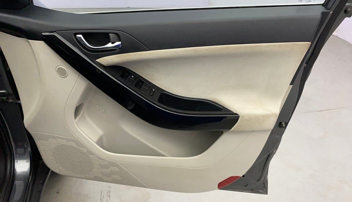 2021 Tata NEXON XZA PLUS SUNROOF PETROL, Petrol, Automatic, 56,395 km, Driver Side Door Panels Control