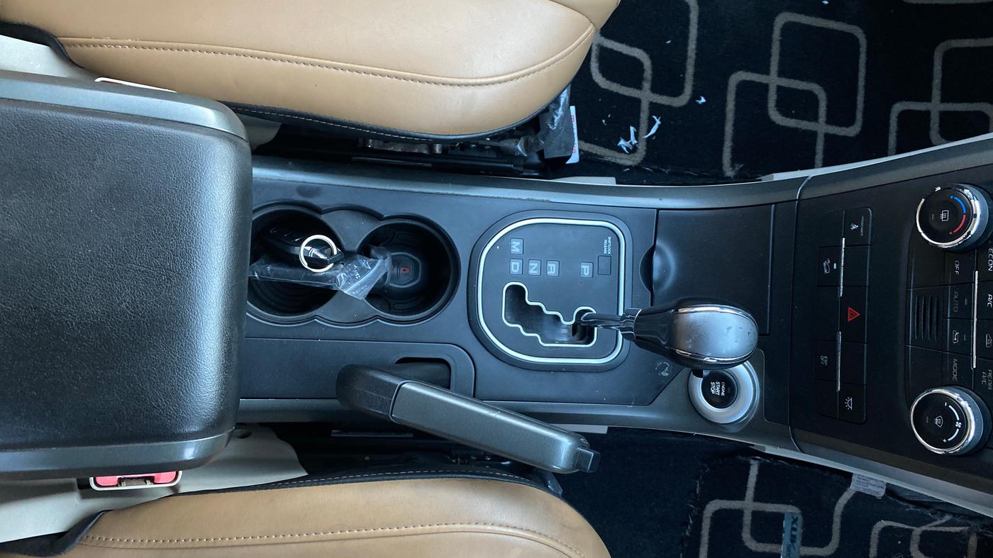 2017 Mahindra XUV500 G AT, Petrol, Automatic, 16,703 km, Gear Lever