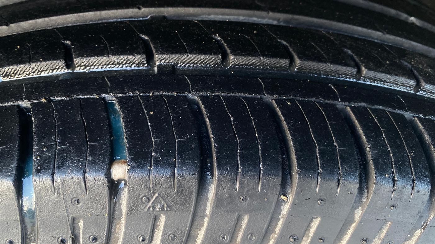2017 Mahindra XUV500 G AT, Petrol, Automatic, 16,703 km, Left Rear Tyre Tread