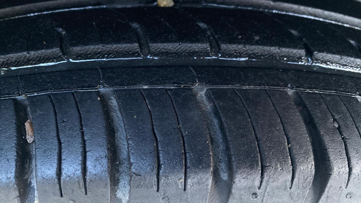 2017 Mahindra XUV500 G AT, Petrol, Automatic, 16,703 km, Right Rear Tyre Tread