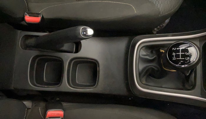 2019 Maruti S Cross DELTA 1.3, Diesel, Manual, 1,08,157 km, Gear Lever