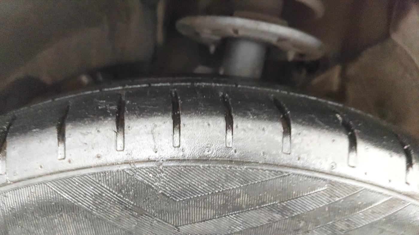 2021 Maruti Baleno ZETA PETROL 1.2, Petrol, Manual, 28,025 km, Left Front Tyre Tread
