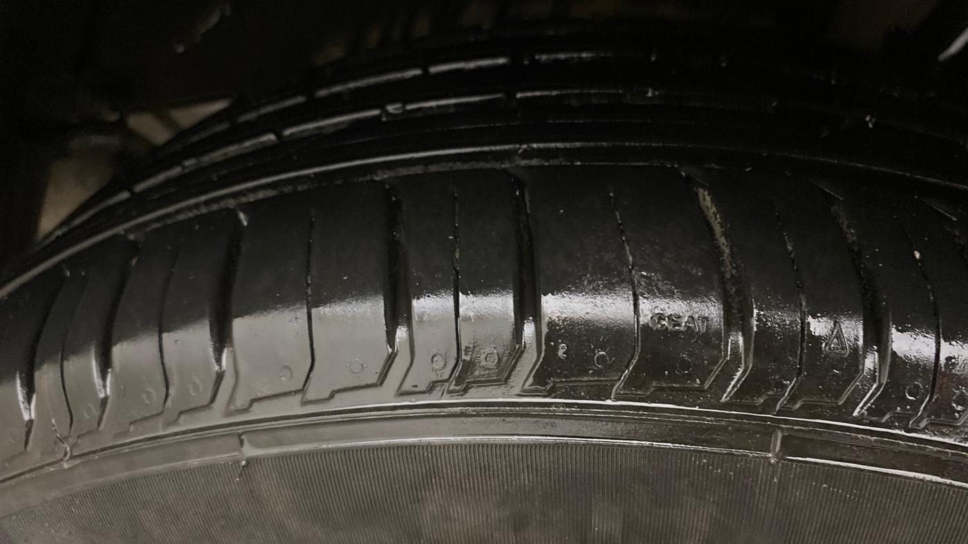 2020 Tata NEXON XZA PLUS (O) DIESEL, Diesel, Automatic, 1,28,359 km, Left Rear Tyre Tread