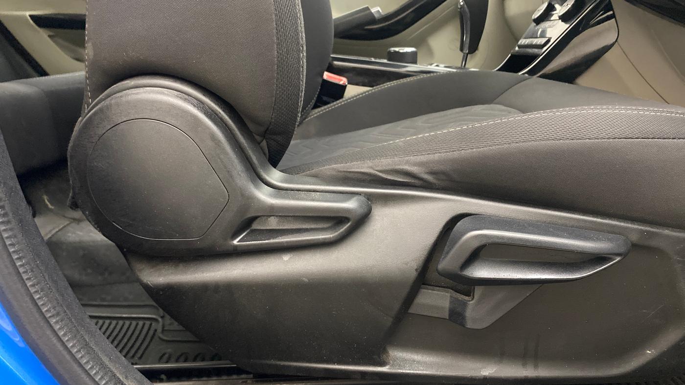 2020 Tata NEXON XZA PLUS (O) DIESEL, Diesel, Automatic, 1,28,359 km, Driver Side Adjustment Panel