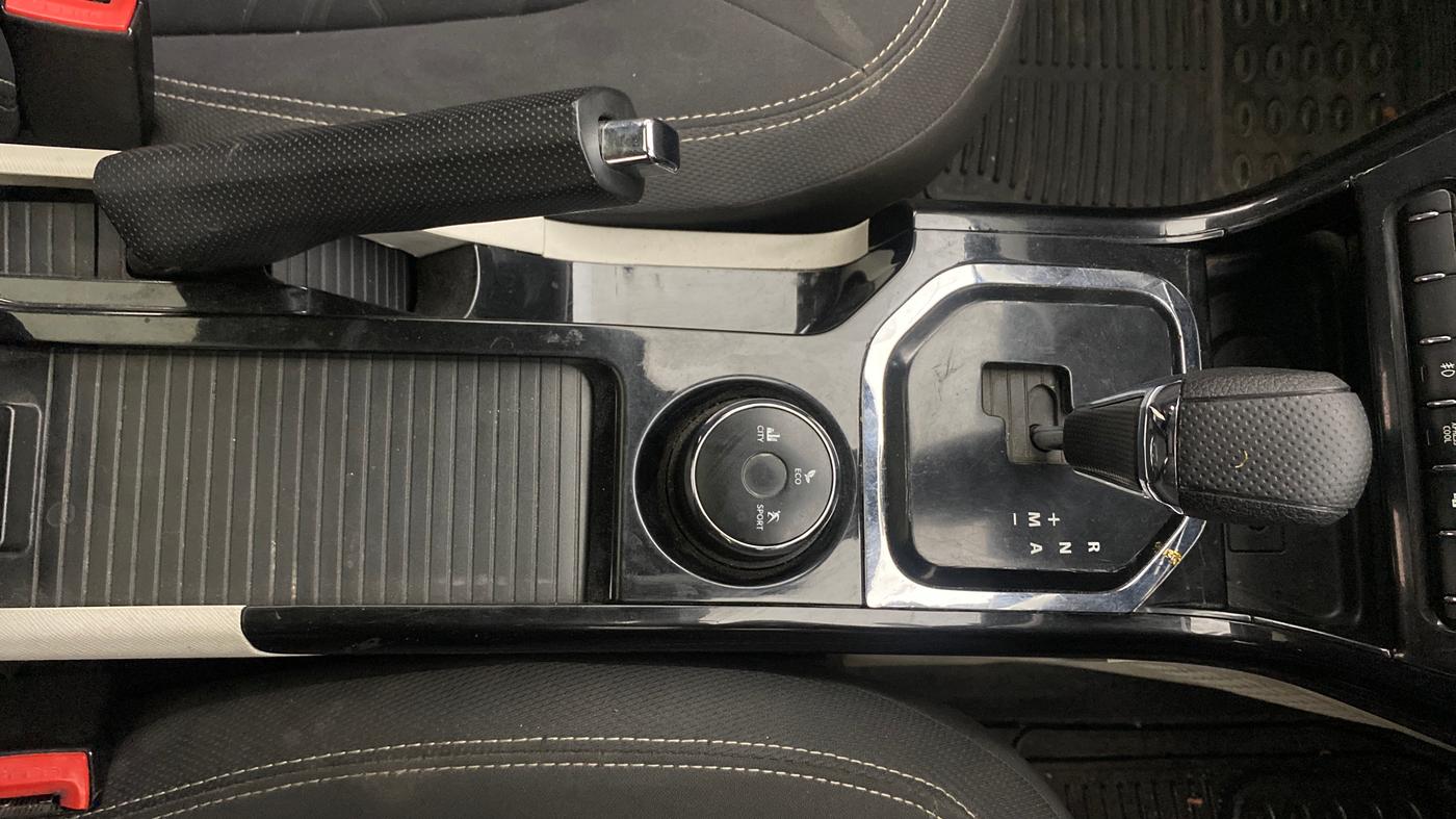 2020 Tata NEXON XZA PLUS (O) DIESEL, Diesel, Automatic, 1,28,359 km, Gear Lever