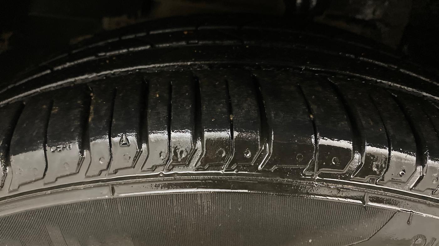 2020 Tata NEXON XZA PLUS (O) DIESEL, Diesel, Automatic, 1,28,359 km, Left Front Tyre Tread