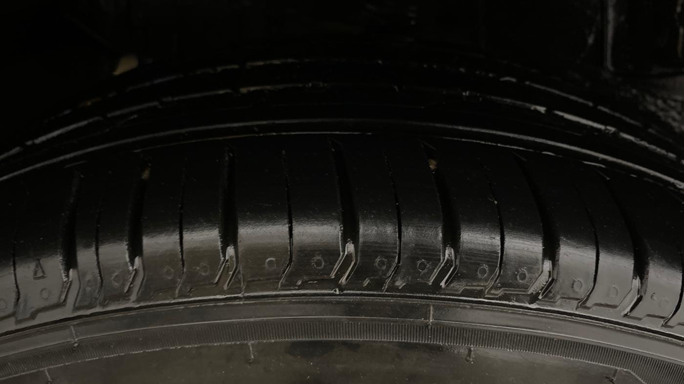 2020 Tata NEXON XZA PLUS (O) DIESEL, Diesel, Automatic, 1,28,359 km, Right Rear Tyre Tread