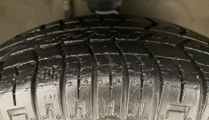 2015 Maruti Alto 800 LXI, Petrol, Manual, 11,111 km, Right Front Tyre Tread