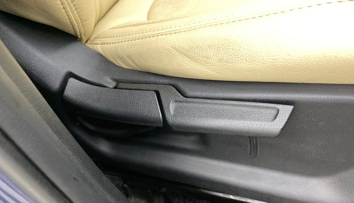 2022 Hyundai VENUE SX 1.0 TURBO, Petrol, Manual, 65,330 km, Driver Side Adjustment Panel