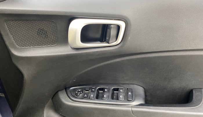 2022 Hyundai VENUE SX 1.0 TURBO, Petrol, Manual, 65,330 km, Driver Side Door Panels Control