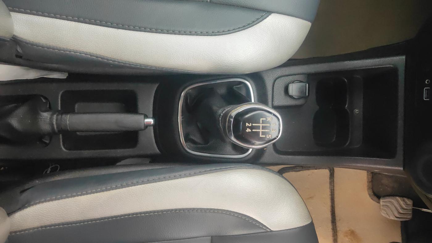 2019 Renault Kwid RXT 0.8 (O), Petrol, Manual, 49,591 km, Gear Lever