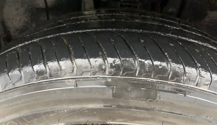 2021 Nissan MAGNITE XL, Petrol, Manual, 33,742 km, Left Front Tyre Tread