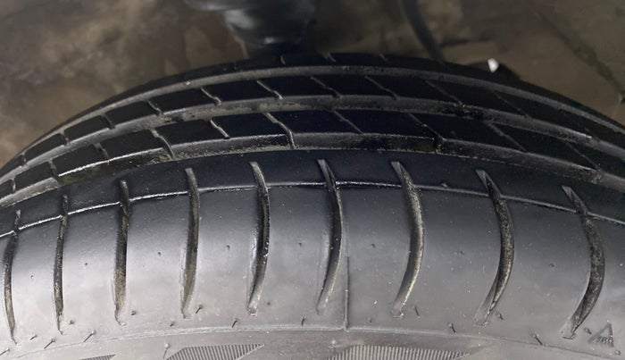 2013 Maruti Alto 800 LXI, CNG, Manual, 37,603 km, Left Front Tyre Tread