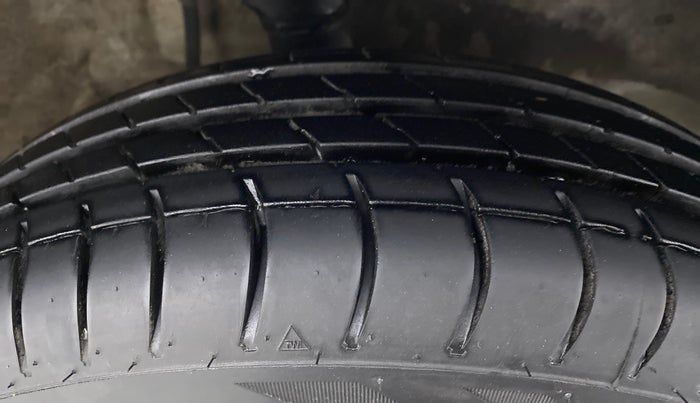 2013 Maruti Alto 800 LXI, CNG, Manual, 37,603 km, Right Front Tyre Tread