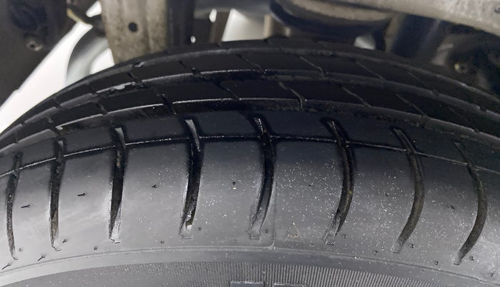 2013 Maruti Alto 800 LXI, CNG, Manual, 37,603 km, Right Rear Tyre Tread