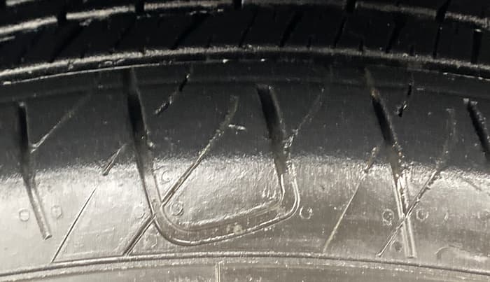 2024 Mahindra XUV 3XO AX5 1.2 L TCMPFI AT, Petrol, Automatic, 12,756 km, Right Front Tyre Tread