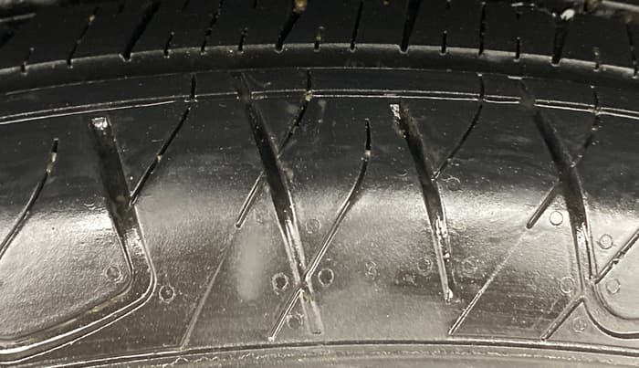2024 Mahindra XUV 3XO AX5 1.2 L TCMPFI AT, Petrol, Automatic, 12,756 km, Right Rear Tyre Tread